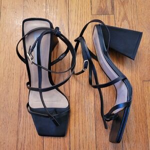Saks Fifth Avenue Black Strappy Triangle Block Heel Sandals 8. 5M Glam Classy